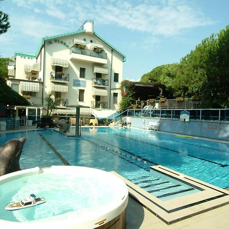 Hotel Flora Milano Marittima Exteriör bild