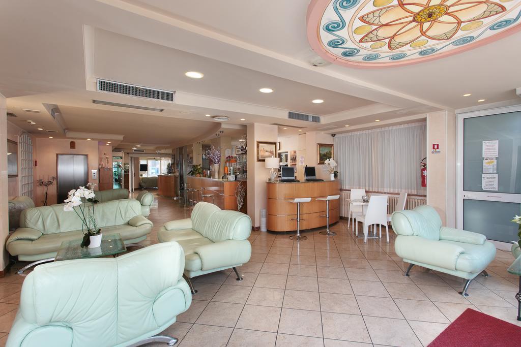 Hotel Flora Milano Marittima Exteriör bild