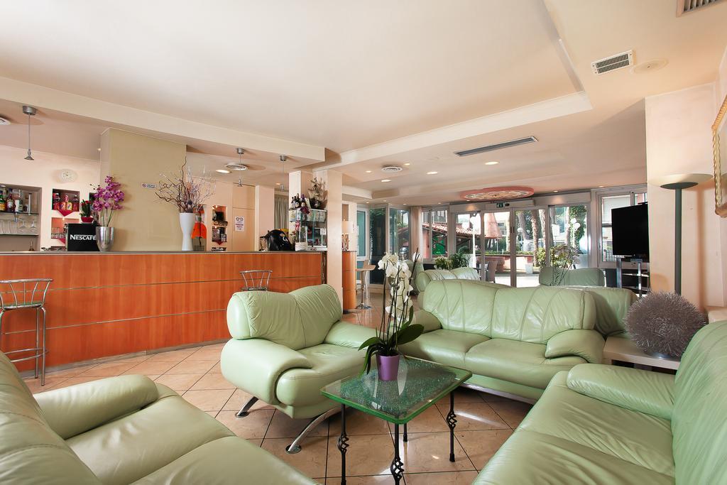 Hotel Flora Milano Marittima Exteriör bild