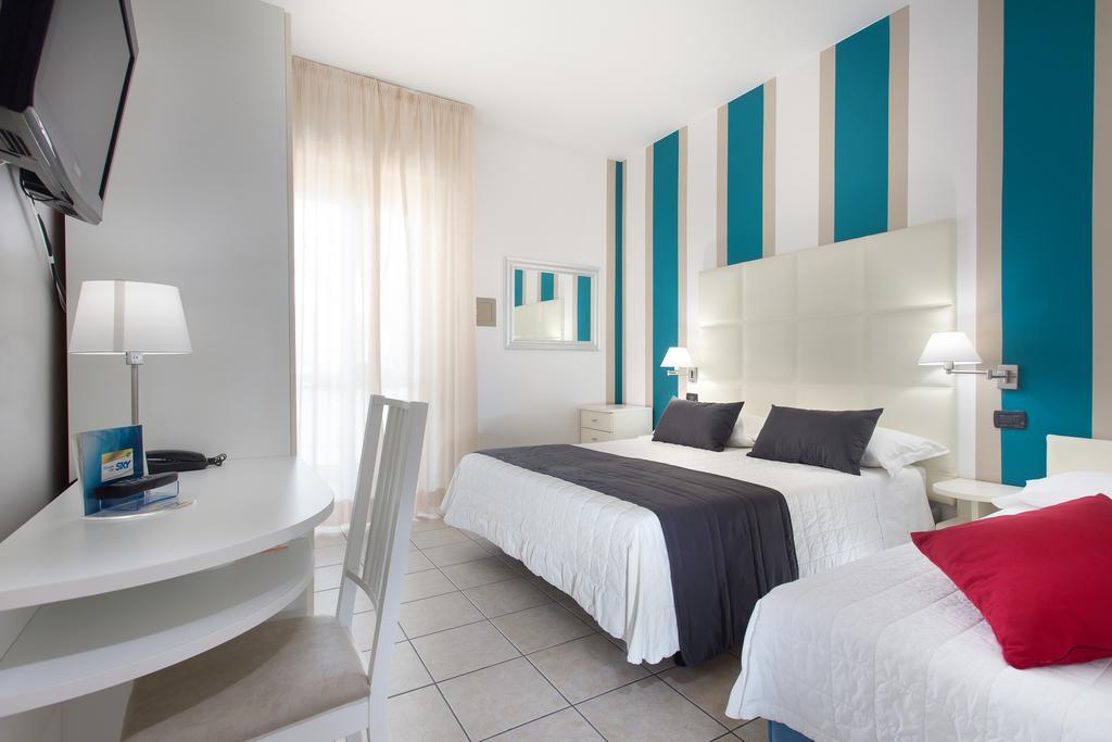 Hotel Flora Milano Marittima Rum bild