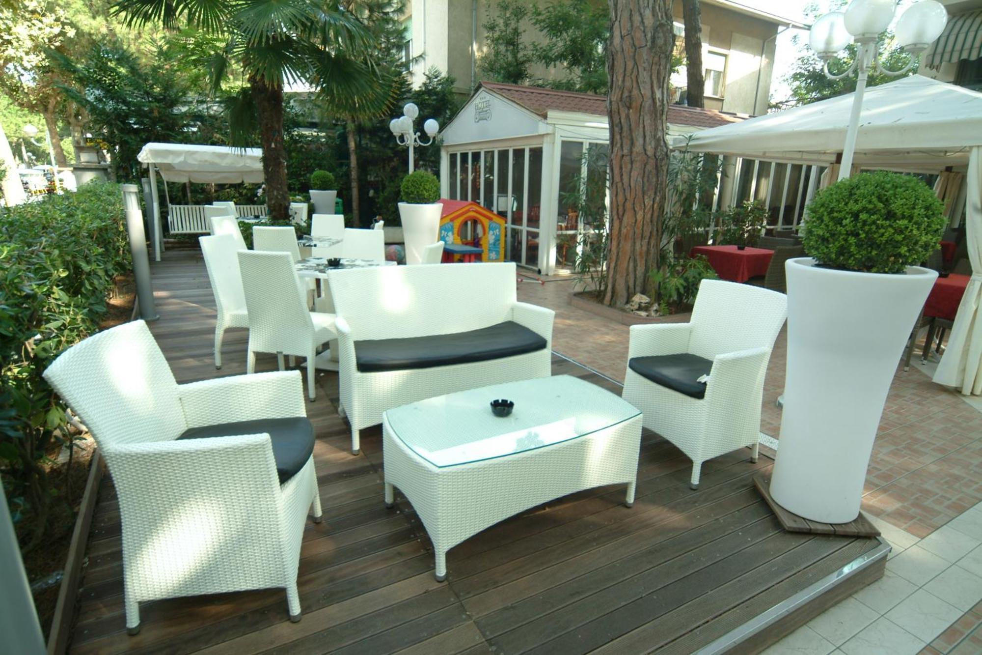 Hotel Flora Milano Marittima Exteriör bild