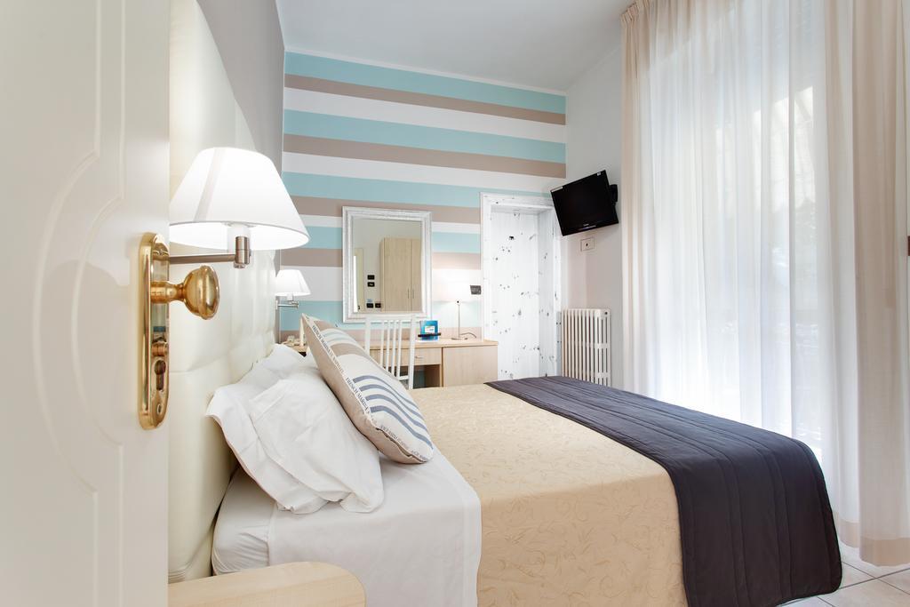 Hotel Flora Milano Marittima Exteriör bild